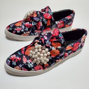 Floral Brooch Sneakers Size 10W